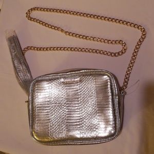 💋Victoria's Secret NWOT Silver Cross Body Purse